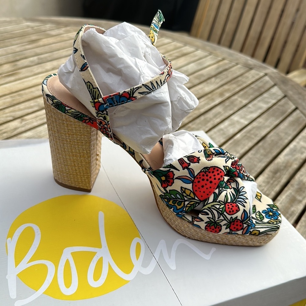 BODEN: Twist Front Platform Sandal